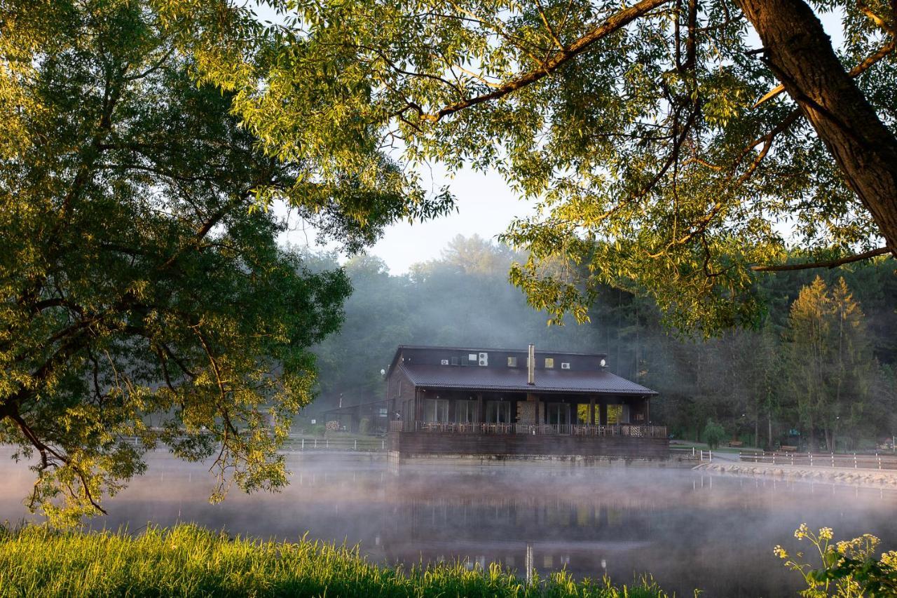 Загородный Отель Just Wood Osetrovskoye Lesnichestvo Exterior foto